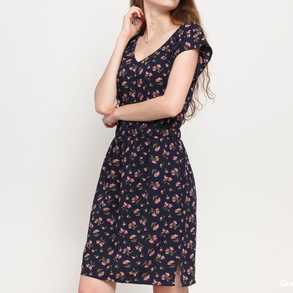 Patagonia June Lake  Sweat Peas Navy Floral Effortless Dress Size Medium